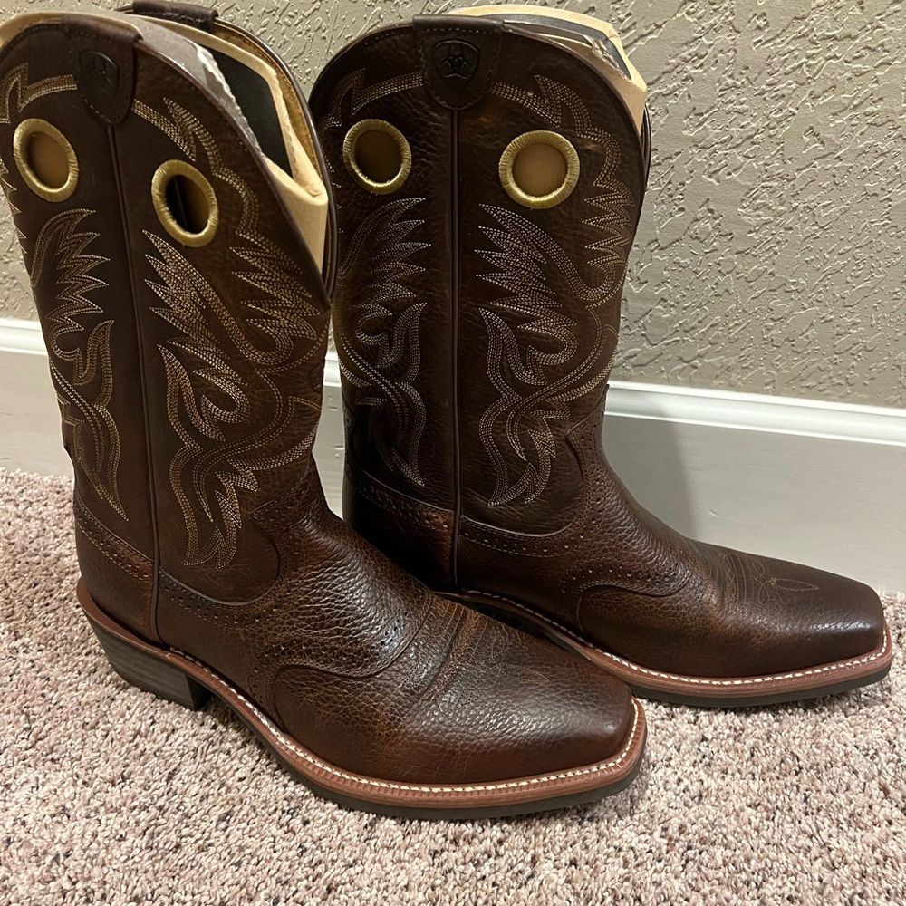 Ariat EUC (worn one night) brown size 12 boots